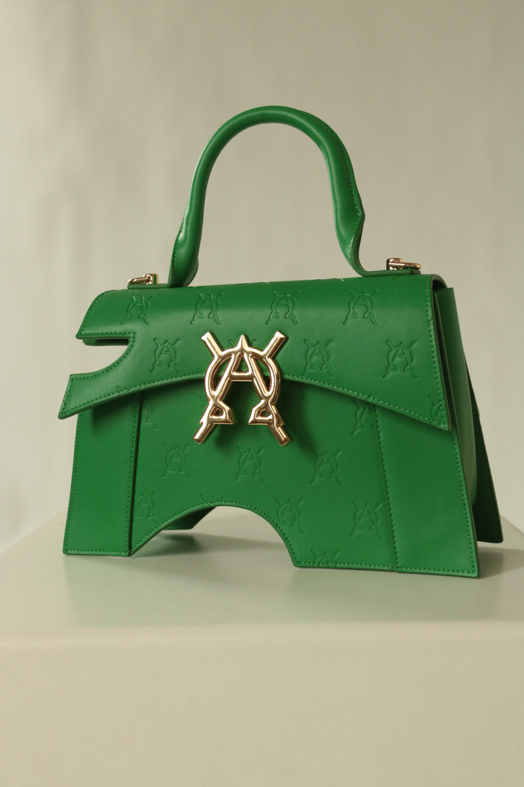 PETITE REGALO – Faveloworldwide